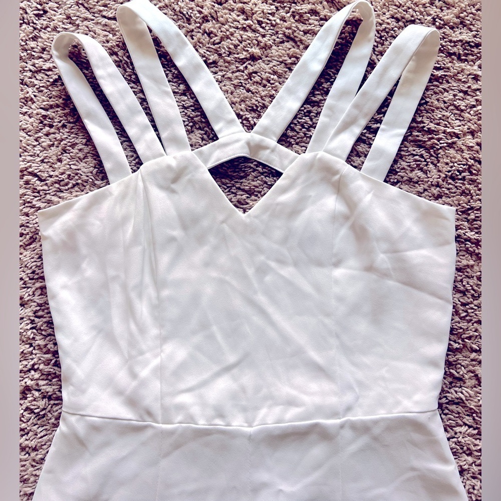 SHE + SKY Women’s White Strappy Romper size Small - Picture 3 of 8